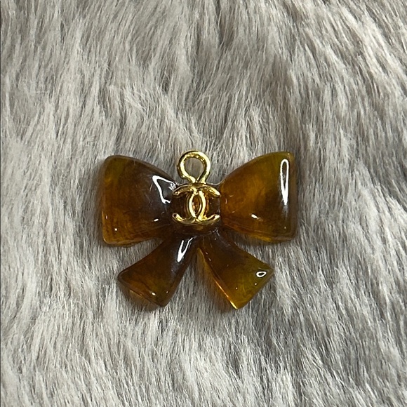 Accessories - CC Brown Gold Tone Bow Resin Acrylic Zipper Pull Bag Charm GWP